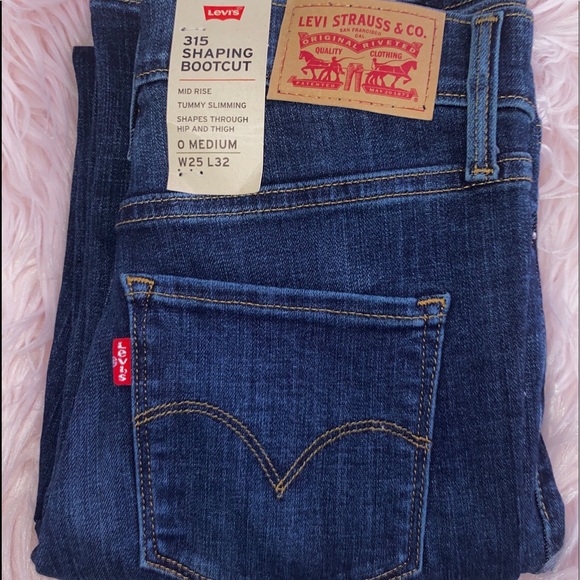 Levi’s 315 Shaping Bootcut - Picture 2 of 4